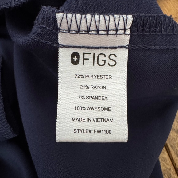 FIGS women’s navy scrub top SM - Picture 2 of 2